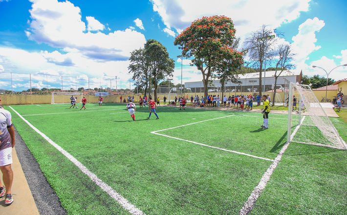 Centro Esportivo Educacional Pedro Bispo lotado na abertura do 1° Campeonato de Futebol Society