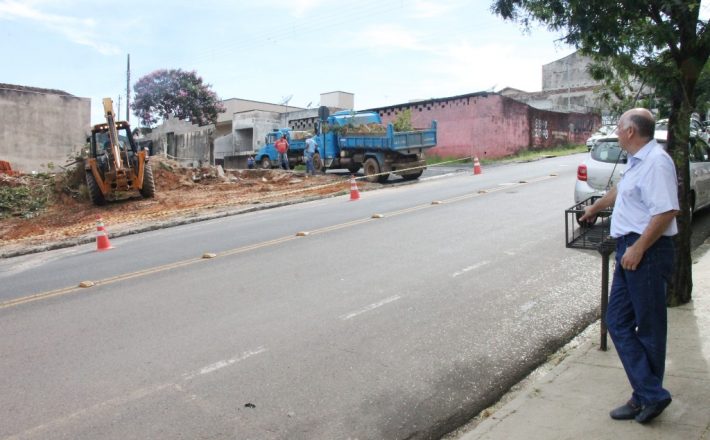 Imóveis desapropriados pela Prefeitura, na Rua Uberaba, estão sendo demolidos