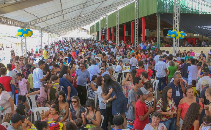 Festa em homenagem ao funcionário público municipal reúne cerca de 11 mil pessoas