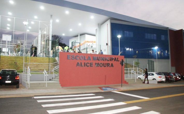 Escola Municipal Alice Moura é inaugurada com muita festa