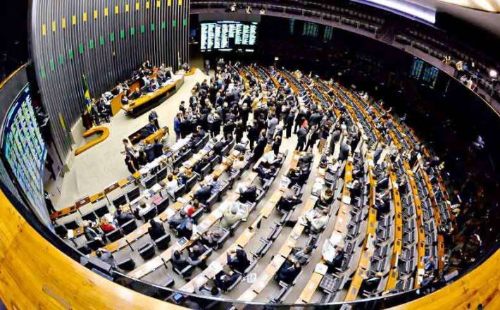 Saiba quanto os deputados federais mineiros já gastaram com o mandato este ano