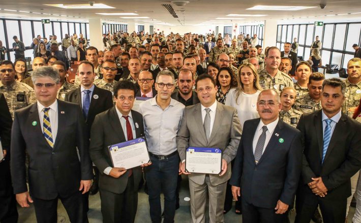 Governador entrega Selo Resgata a empresários que empregam mão de obra prisional