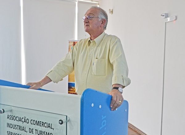 Emílio Neumann é reeleito presidente da Acia