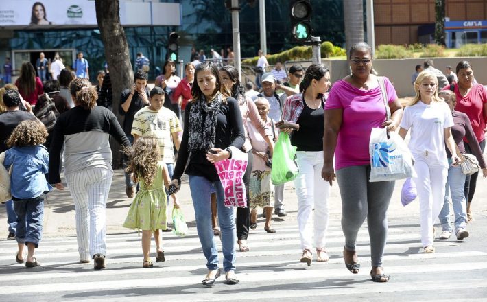 Perda total ou em parte da renda mensal já atingiu 40% dos brasileiros