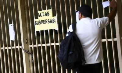 Com escolas fechadas, pais enfrentam desafios no retorno ao trabalho