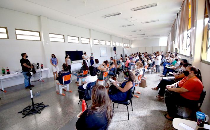 Prefeito visita servidores do Centro Administrativo