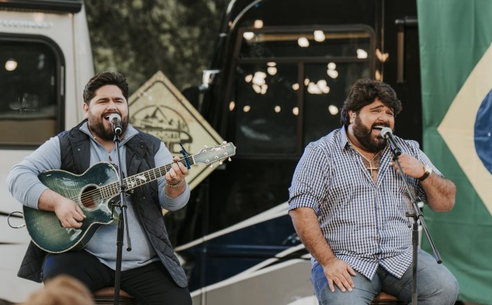 Dupla Cesar Menotti e Fabiano realiza live solidária em prol da campanha “Salve – Unidos contra a Fome” 