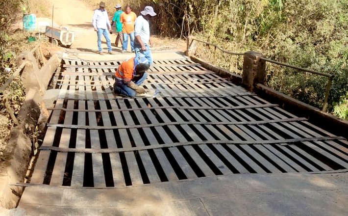 Prefeitura conclui reforma da ponte sobre o Córrego do Marmelo