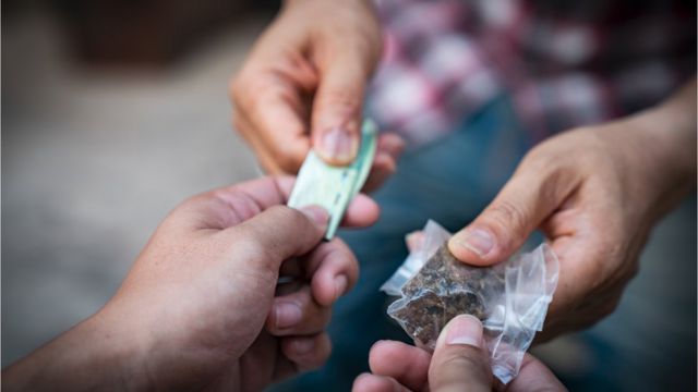 POLÍCIA MILITAR PRENDE AUTOR DE TRÁFICO DE DROGAS