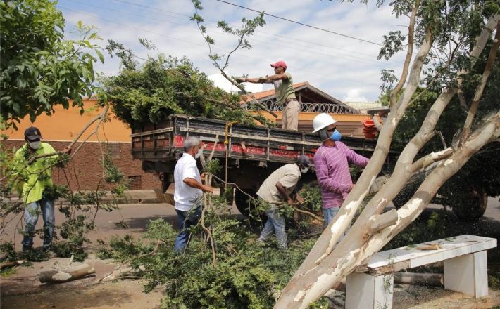 Prefeitura de Araxá monta força-tarefa para atendimento aos danos causados pelo temporal