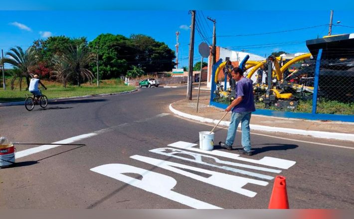 Mais de 40 vias já receberam manutenção de sinalização de solo pela Prefeitura de Araxá