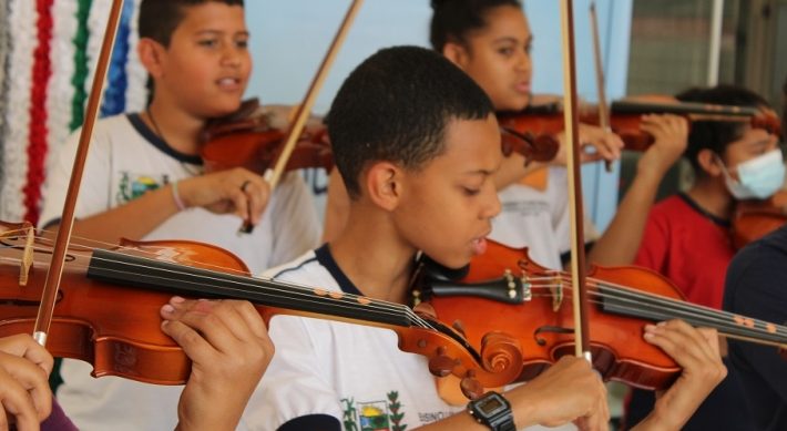 Escolas recebem projeto Juventude em ConSerto na Semana do Folclore