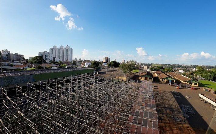 Araxá Rodeio Show: estrutura está adiantada e poderá ser conferida na Queima do Alho