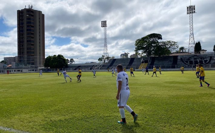 Futebol Beneficente arrecada alimentos para a Ampara