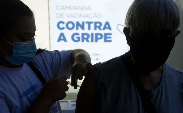 Campanha de vacinação contra gripe começa em todo o país 