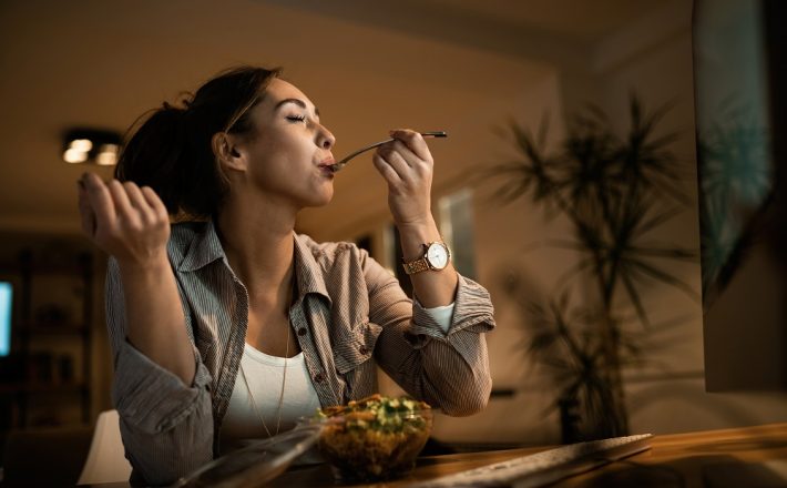 Vontade de comer terra, tijolo, papel? Entenda o transtorno alimentar que leva pessoas a este comportamento