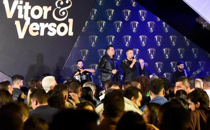 Vitor & Versol: novo fenômeno do sertanejo grava DVD memorável em Minas Gerais