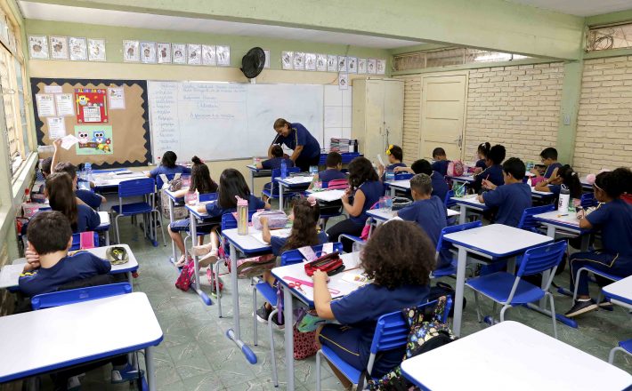 Governo de Minas publica edital com mais de 19 mil vagas para a rede estadual de ensino