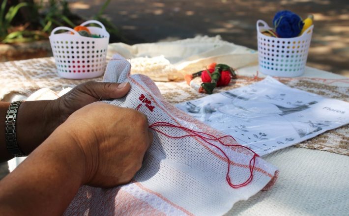 Ateliê de Tecelagem está com vagas abertas para o curso de bordado em ponto-cruz