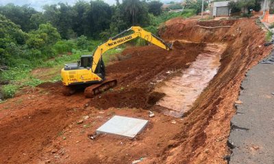 Prefeitura de Araxá inicia recuperação de área afetada por erosão no Pão de Açúcar 3