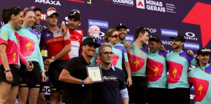 Governador entrega prêmio e destaca importância de eventos vitrine como a Copa do Mundo de Mountain Bike