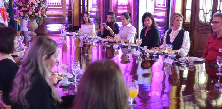 Governador destaca protagonismo feminino na gestão do Estado durante encontro com mulheres influentes do Brasil