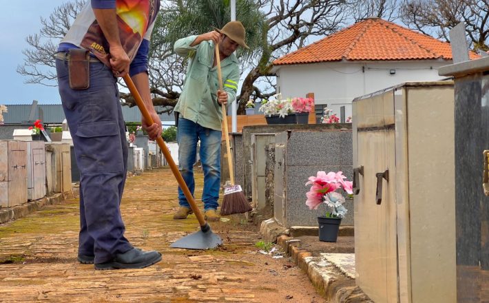 Prefeitura de Araxá intensifica manutenção dos cemitérios para o Dia de Finados