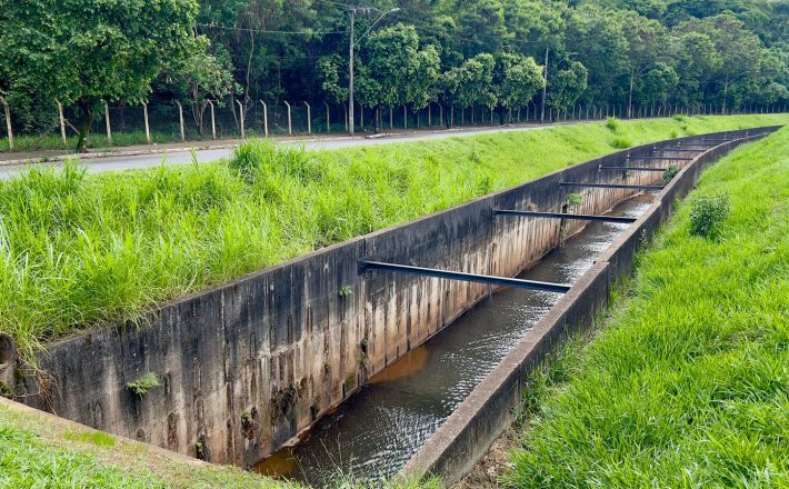 Prefeitura realiza obras de reforço estrutural no canal da Avenida Dâmaso Drumond