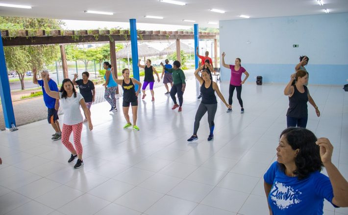 Zumba gratuita no Vila Silvéria: aulas começam nesta sexta-feira na quadra da escola Alice Moura