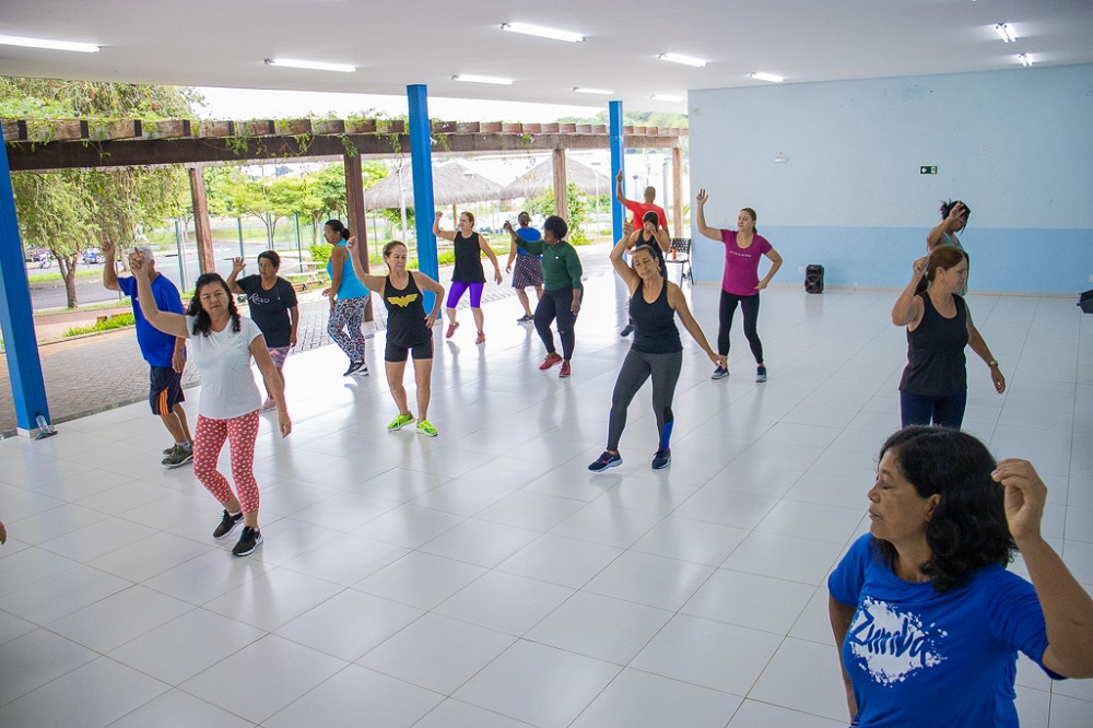 Zumba gratuita no Vila Silvéria: aulas começam nesta sexta-feira na quadra da escola Alice Moura