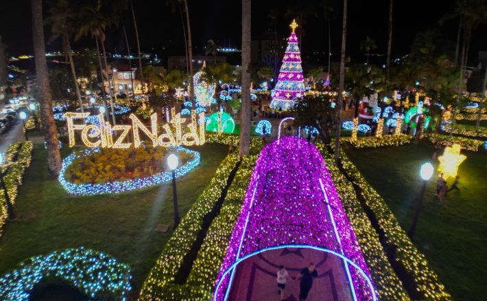 Espaços públicos de Araxá ganham decoração especial de Natal