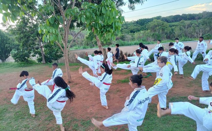 Com apoio da Copasa, projeto de artes marciais beneficia 230 crianças e adolescentes em Araxá