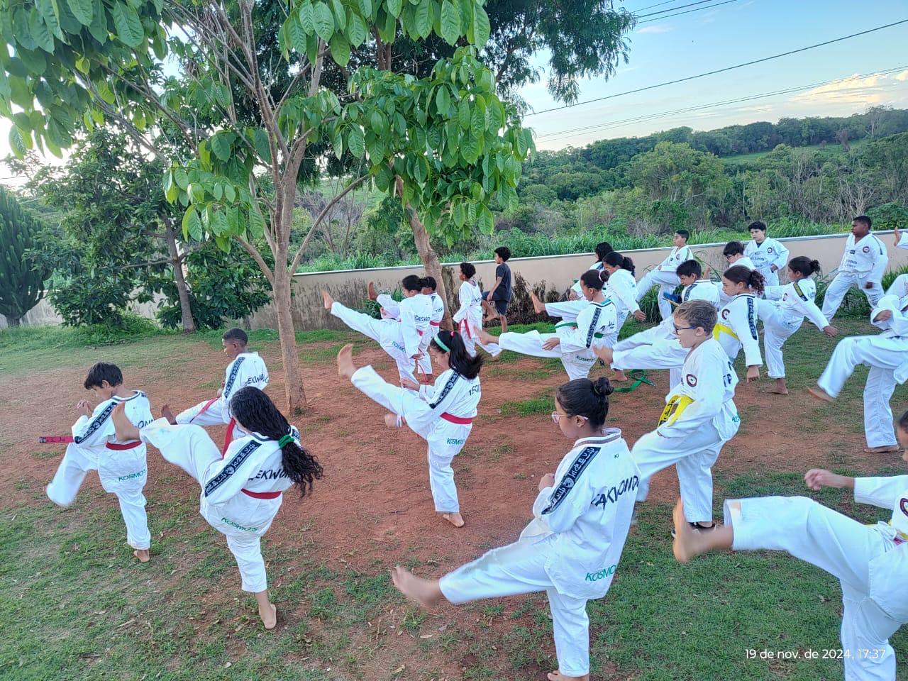 Com apoio da Copasa, projeto de artes marciais beneficia 230 crianças e adolescentes em Araxá