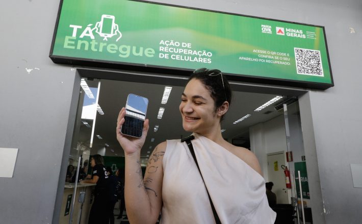 Governo de Minas promove a devolução de mais de 300 celulares recuperados em ação da Polícia Civil