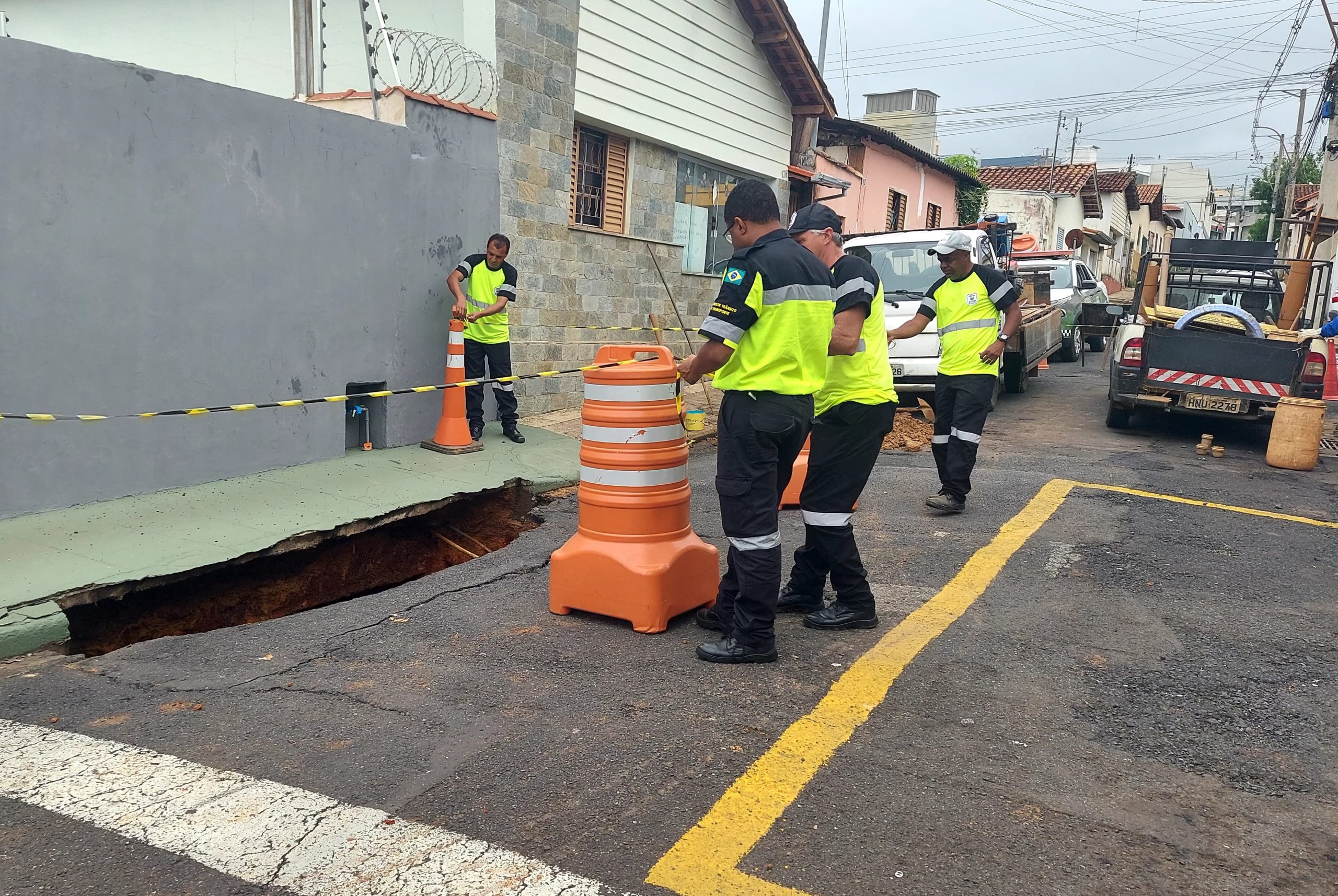 Secretaria de Obras inicia recuperação de vias afetadas pelas chuvas