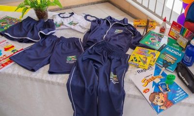 Kit de materiais escolares e uniformes estão garantidos para todos os alunos da rede municipal em 2025