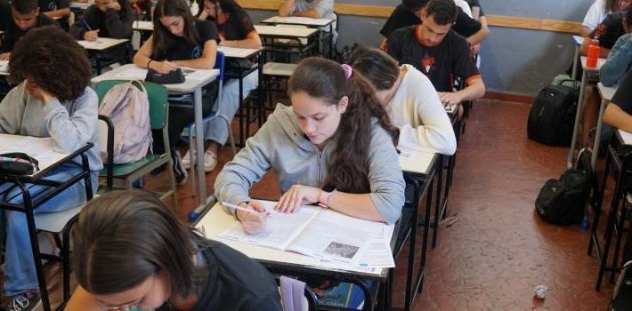 Minas investe R$ 25 milhões em estudantes que farão o Enem 2024