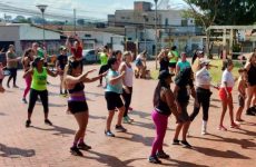 Prefeitura de Araxá oferta aulas gratuitas de zumba, alongamento e ginástica funcional em diversos pontos da cidade