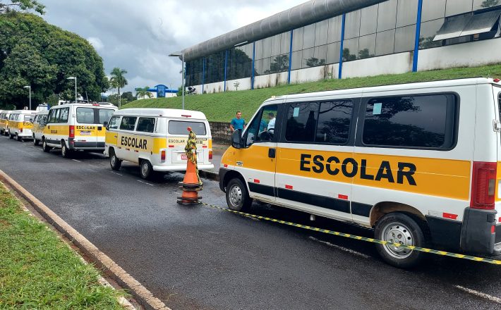 Prefeitura de Araxá realiza vistoria nos veículos do transporte escolar para garantir segurança no retorno às aulas