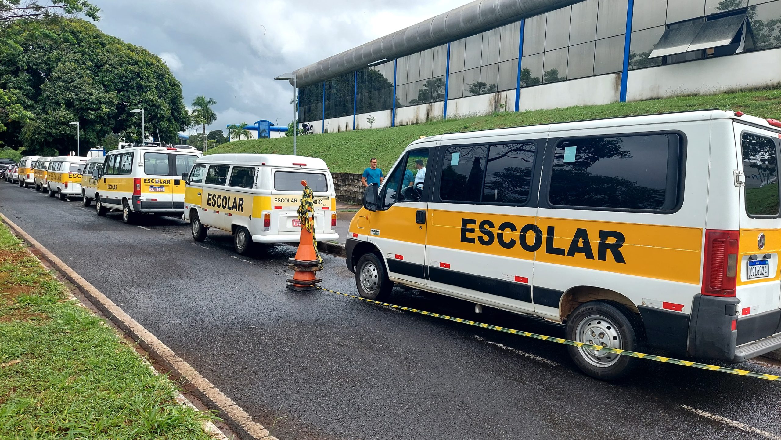 Prefeitura de Araxá realiza vistoria nos veículos do transporte escolar para garantir segurança no retorno às aulas