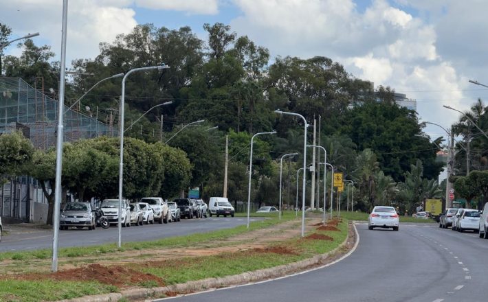 Prefeitura inicia o projeto “Caminhada Iluminada”, com implantação de iluminação nos canteiros centrais de avenidas de Araxá