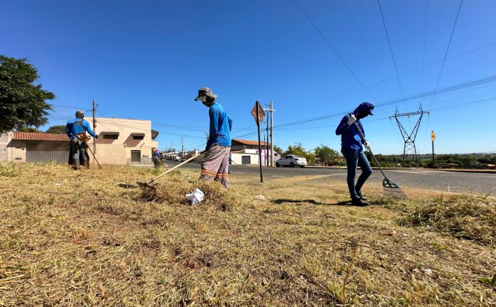 Secretaria de Serviços Urbanos realiza mutirão de limpeza no bairro Jardim das Oliveiras nesta sexta-feira (21)