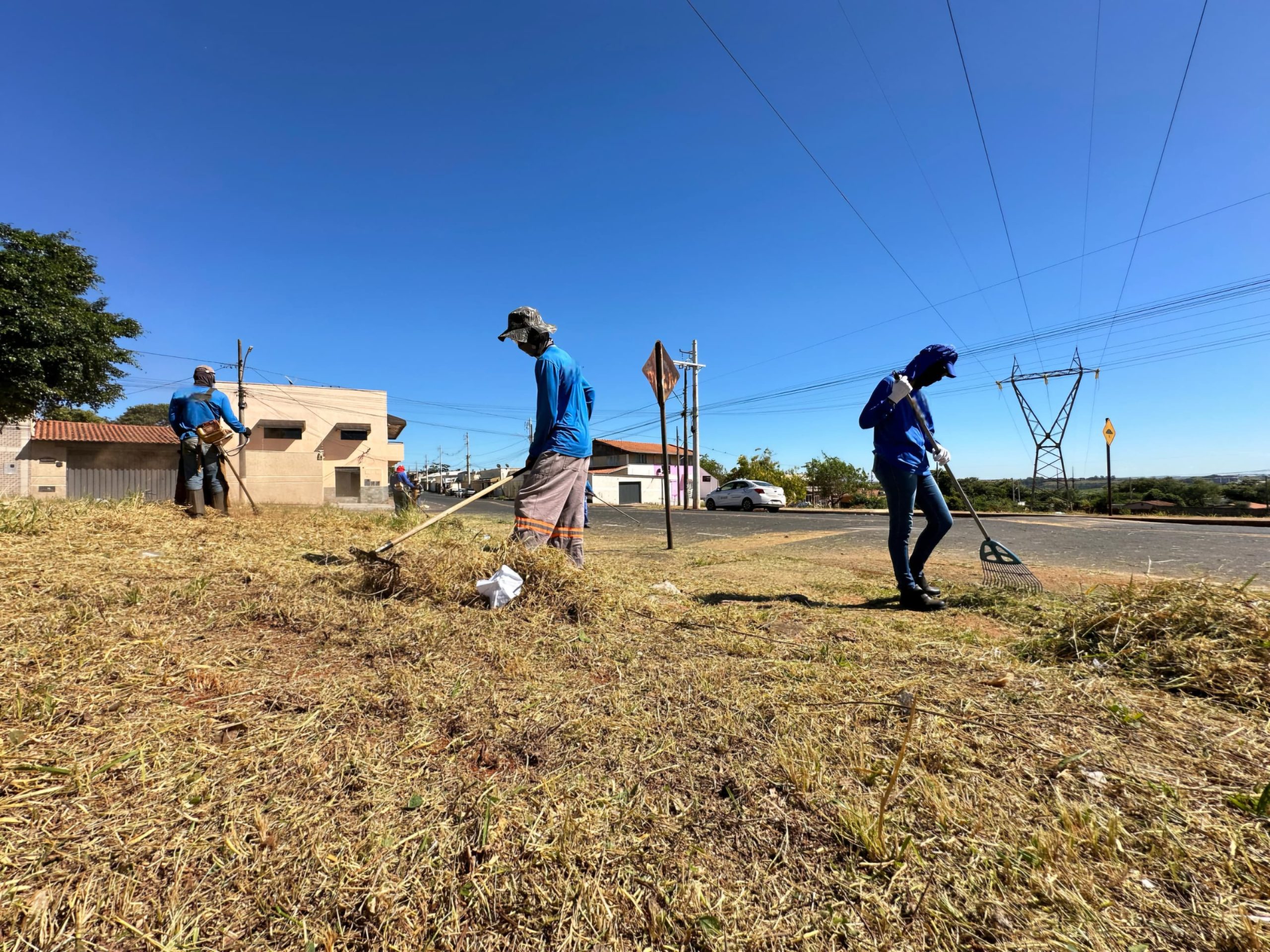 Secretaria de Serviços Urbanos realiza mutirão de limpeza no bairro Jardim das Oliveiras nesta sexta-feira (21)