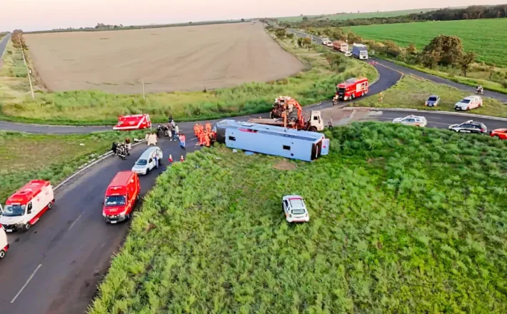 Acidente de ônibus deixa ao menos 10 mortos em Minas Gerais