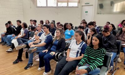 Projeto da Escola Vasco Santos promove diálogo entre jovens e vereadores na Câmara Municipal de Araxá
