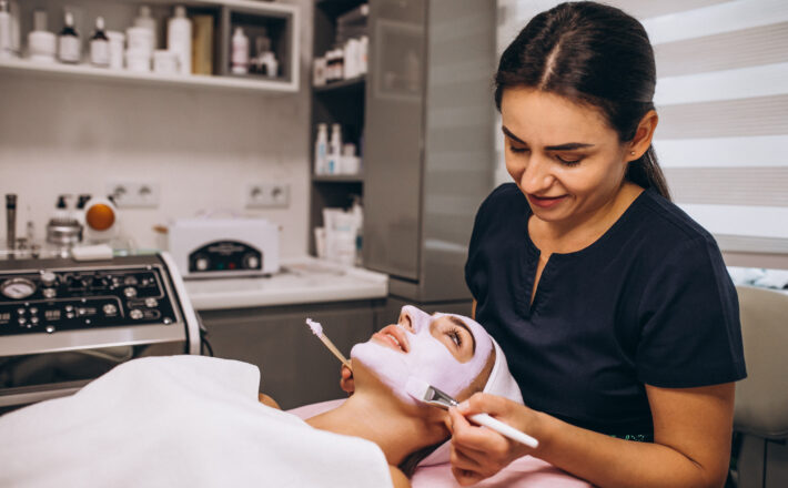 Crescimento do setor de estética impulsiona demanda por profissionais qualificados