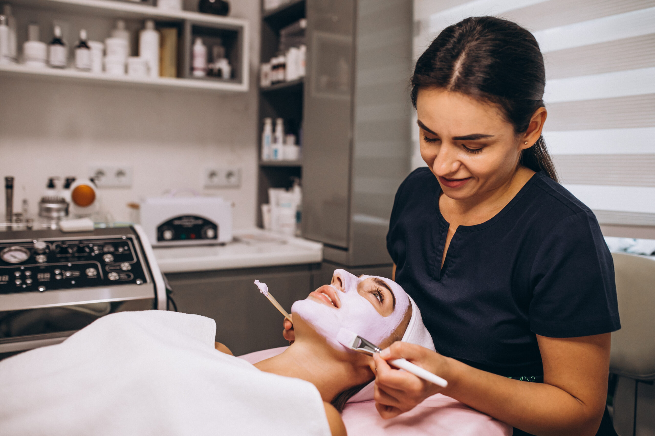 Crescimento do setor de estética impulsiona demanda por profissionais qualificados