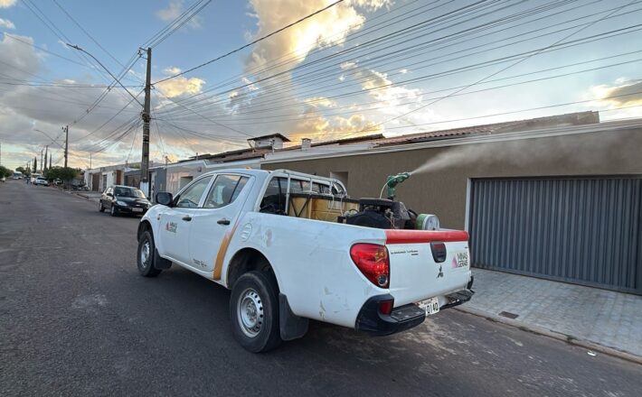 Araxá retoma aplicação do carro fumacê no combate ao mosquito Aedes aegypti