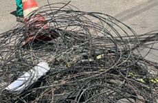 Cemig retira 3,6 toneladas de cabos de telecom irregulares de postes