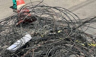 Cemig retira 3,6 toneladas de cabos de telecom irregulares de postes